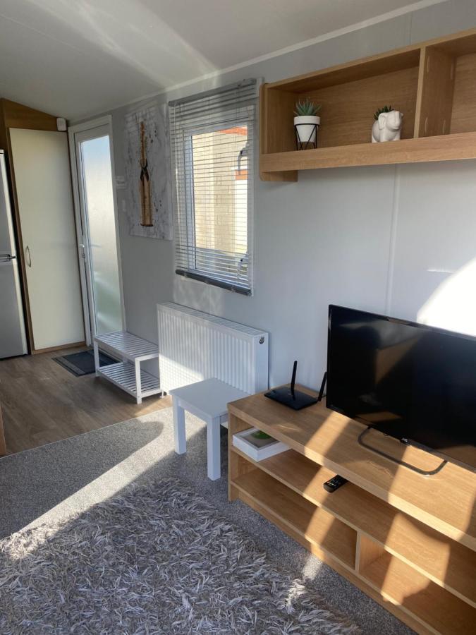 Stylish 3 Bedroom Caravan Near The Beach Walton-on-the-Naze Extérieur photo