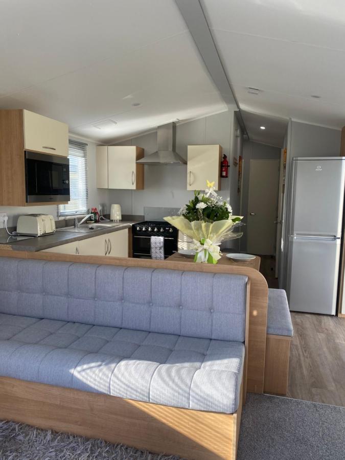 Stylish 3 Bedroom Caravan Near The Beach Walton-on-the-Naze Extérieur photo